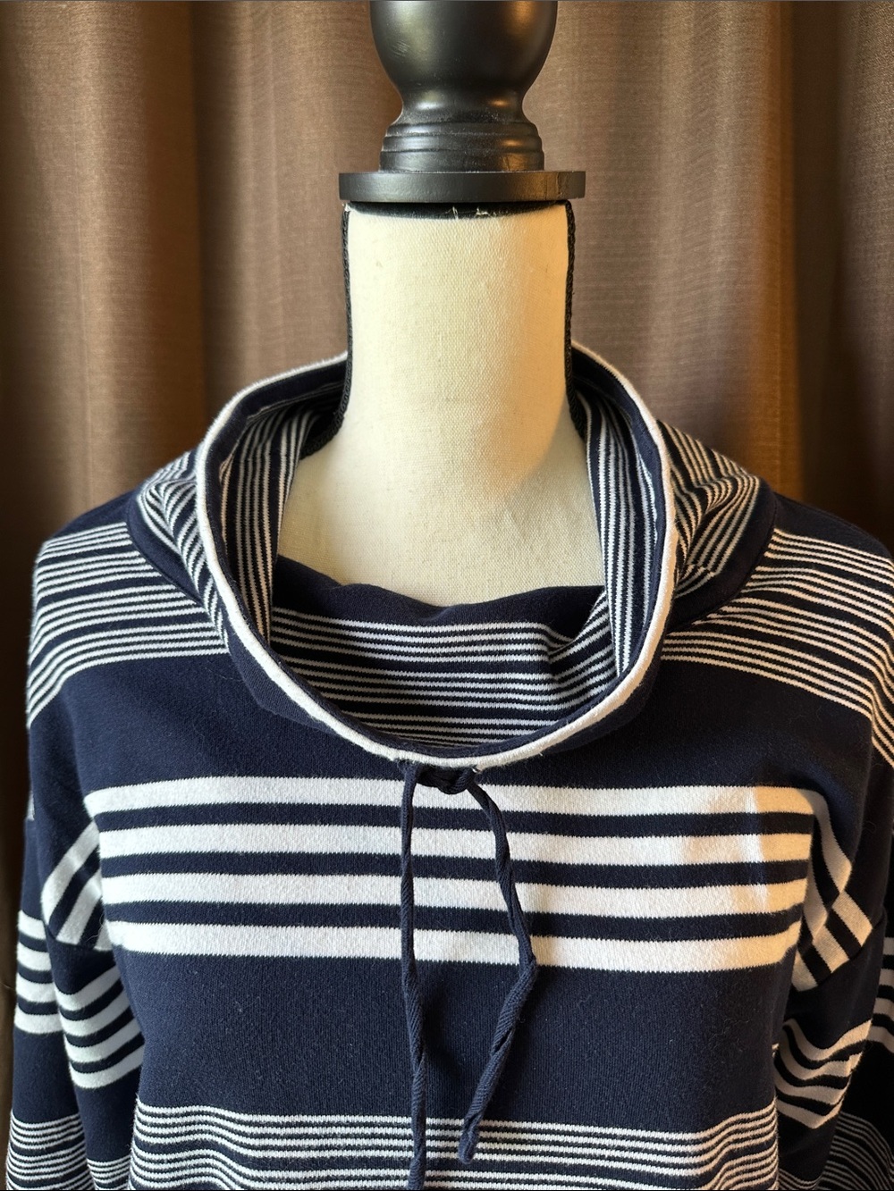 T by Talbots Funnelneck Pullover Top. Size Large. - Picture 3 of 8